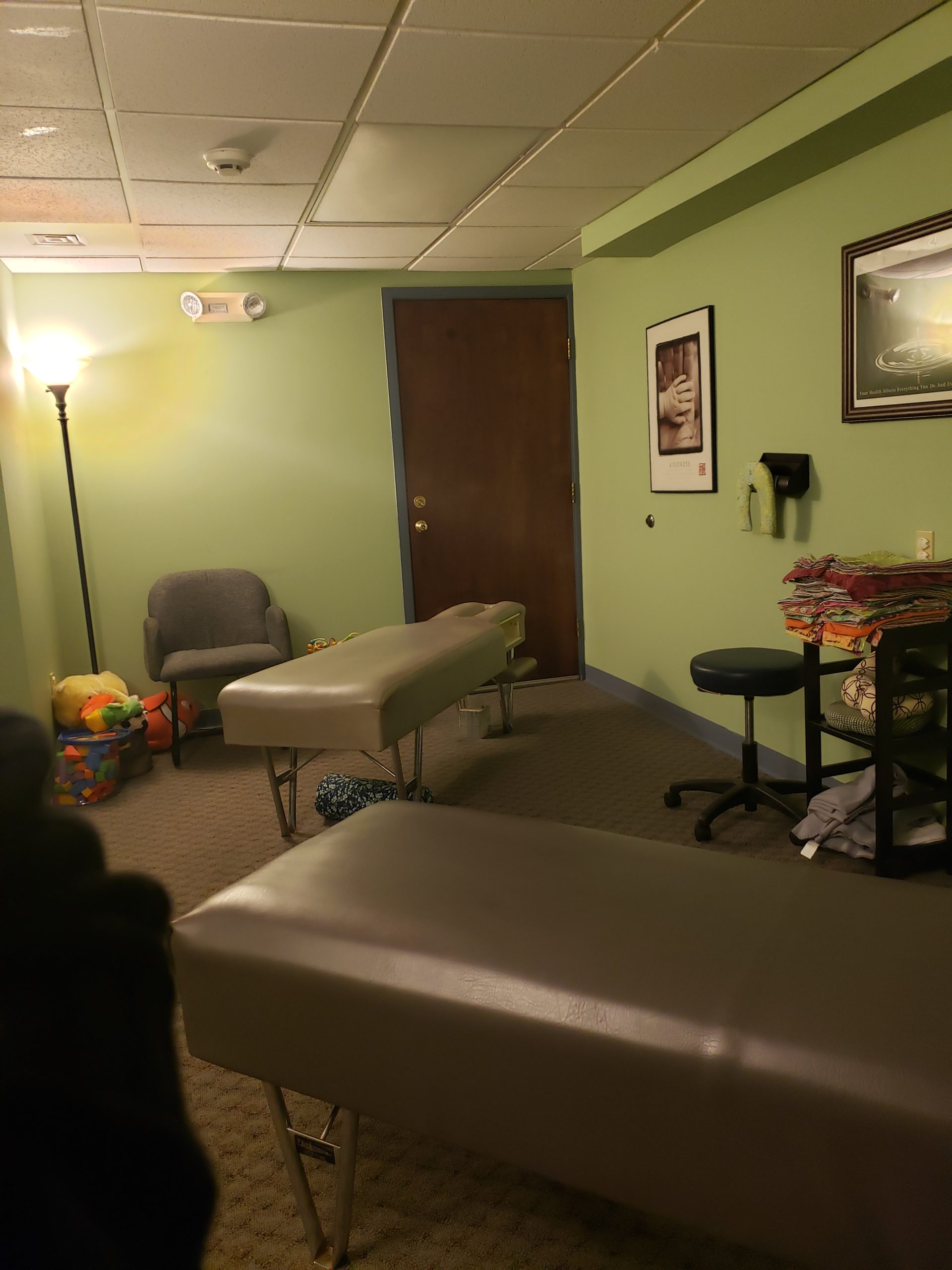 Chiropractic adjusting room with table and equipment